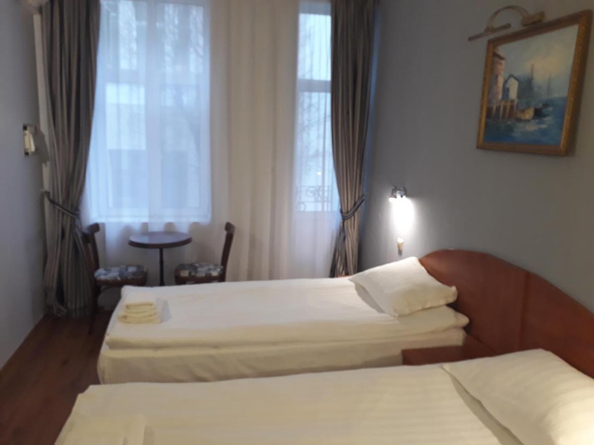 Three Dolphins Hotel With Rooftop Terracе Varna Rum bild
